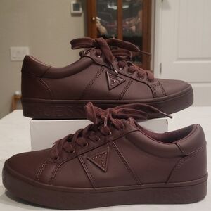 GUESS Maroon Casual Sneaker   Size 6.5